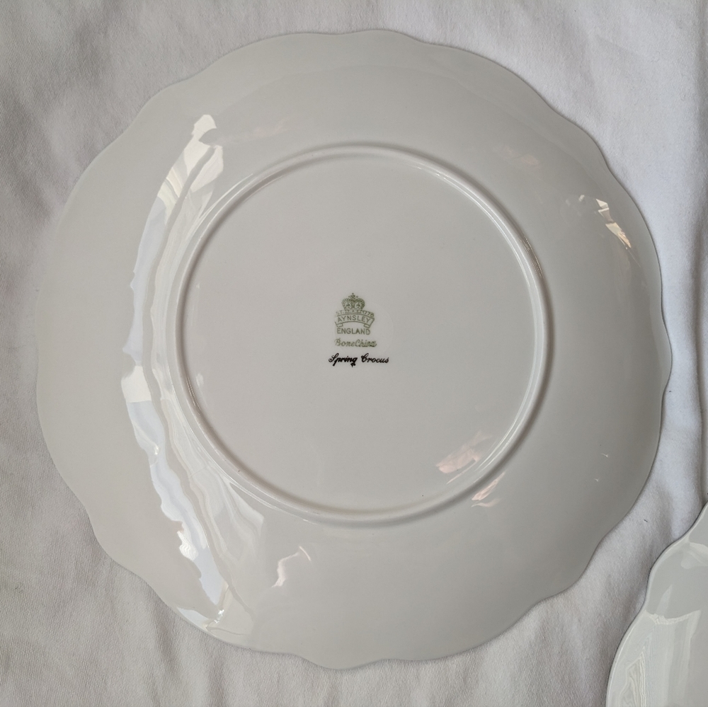 Vintage Aynsley Spring Crocus White Bone China Silver Rim - 2 Dinner Plates - Picture 6 of 10